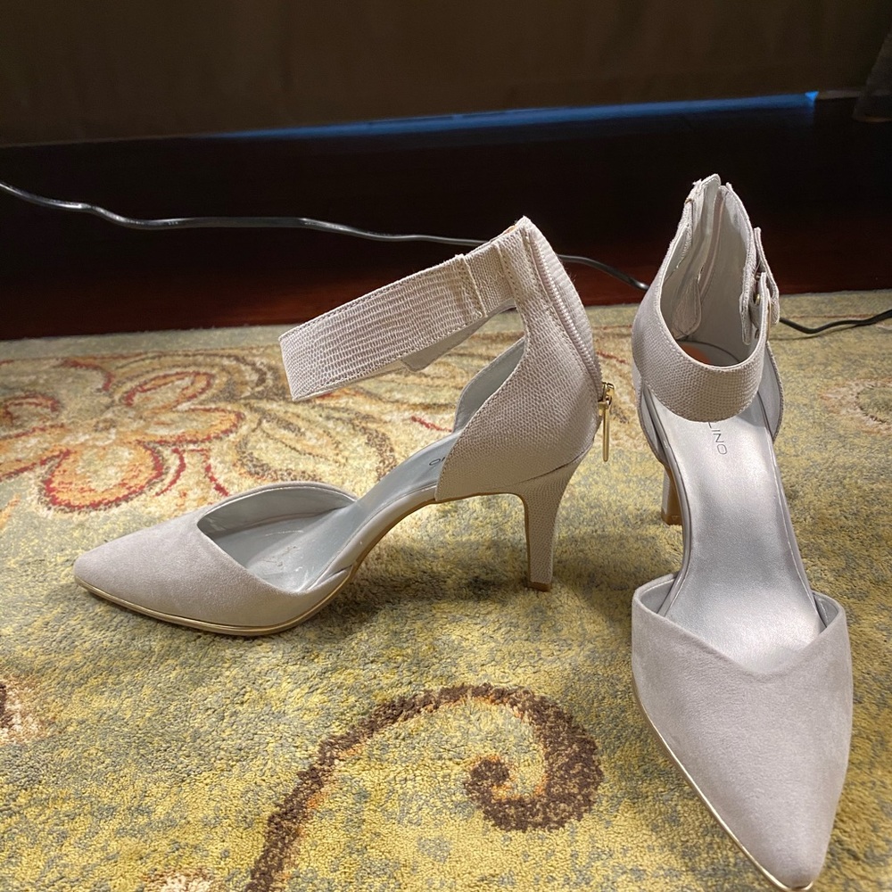 Bandolino silver heels